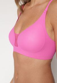 Born2be - Fuksjowy Biustonosz z Ozdobnym Wycięciem Ezirelle. Kolor: różowy. Materiał: jeans. Rodzaj stanika: wyciągane miseczki. Wzór: gładki #4