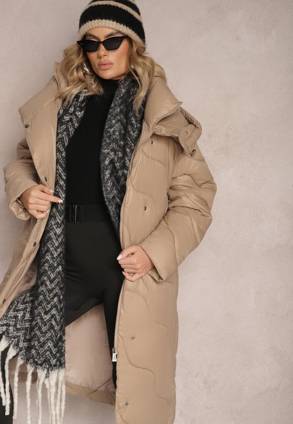 Renee - Ciemnobeżowa Kurtka Pikowana Zechia. Kolor: beżowy. Sezon: zima, jesień. Styl: klasyczny