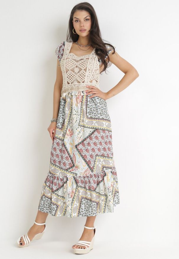 Born2be - Beżowo-Niebieska Rozkloszowana Sukienka Maxi z Szydełkową Górą i Falbankami z Bawełny Madela. Typ kołnierza: kołnierz z falbankami. Kolor: beżowy. Materiał: bawełna. Sezon: wiosna, lato. Długość: maxi