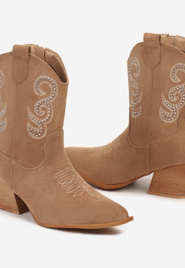 Renee - Brązowe Botki na Stożku w Stylu Kowbojek Ozdobione Cyrkoniami Ansitha. Okazja: na co dzień. Kolor: brązowy. Materiał: tkanina, jeans. Wzór: aplikacja. Obcas: na stożku. Styl: wizytowy, elegancki, boho, casual. Wysokość obcasa: średni