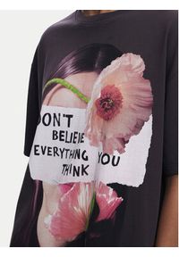 Desigual Sukienka codzienna Berlin 25SWVK20 Szary Regular Fit. Okazja: na co dzień. Kolor: szary. Materiał: bawełna. Typ sukienki: proste. Styl: casual