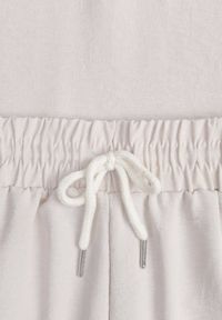 Renee - Beżowy Komplet z Wiskozą T-shirt z Ozdobnymi Guzikami i Szorty Niterela. Kolor: beżowy. Materiał: wiskoza #5