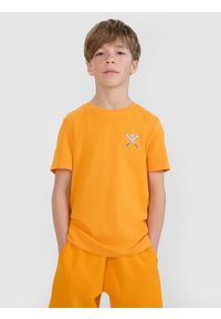 4f - 4F T-shirt regular z nadrukiem chłopięcy - pomarańczowy 122 (6-7 lat). Okazja: na co dzień. Kolor: pomarańczowy. Materiał: bawełna, jersey, dzianina. Długość rękawa: krótki rękaw. Długość: krótkie. Wzór: nadruk. Sezon: lato. Styl: klasyczny, sportowy, casual