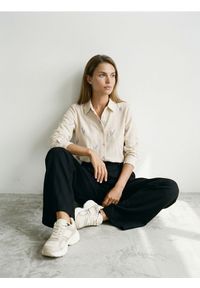 Sinsay - Haftowana koszula regular fit z wiskozą i domieszką lnu - wielobarwny. Materiał: len, wiskoza. Wzór: haft #1