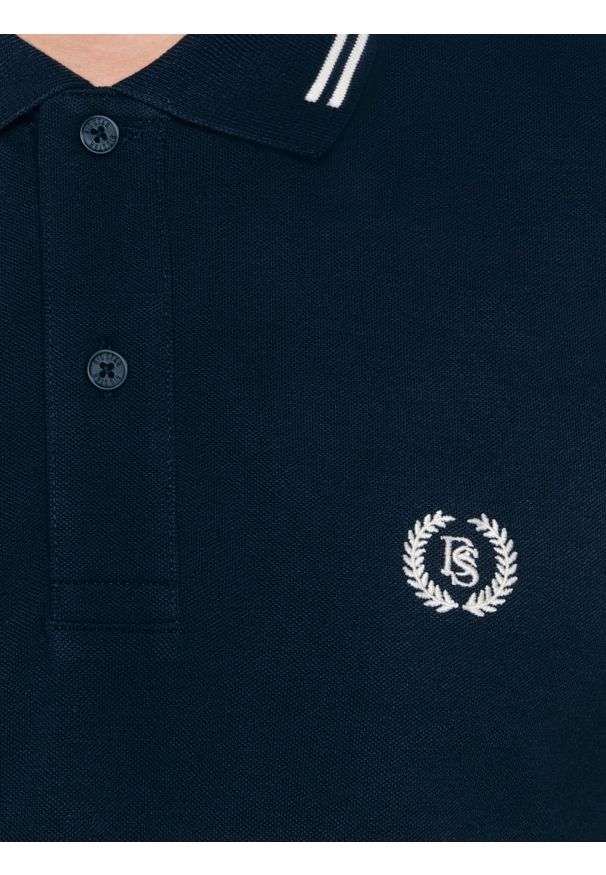 Big-Star - Koszulka męska polo granatowa Poller 403. Okazja: na co dzień. Typ kołnierza: polo. Kolor: niebieski. Materiał: dzianina, jeans, materiał. Wzór: haft, aplikacja, ze splotem. Styl: casual, sportowy