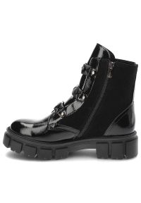 Czarne Botki Karino Damskie Modne Obuwie Jesienne. Kolor: czarny. Materiał: skóra, lakier, jeans. Sezon: jesień. Styl: rockowy #5