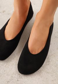 Born2be - Czarne Casualowe Balerinki z Imitacji Zamszu Zambra. Okazja: na co dzień. Kolor: czarny. Materiał: zamsz. Wzór: kolorowy. Sezon: lato. Styl: casual #1