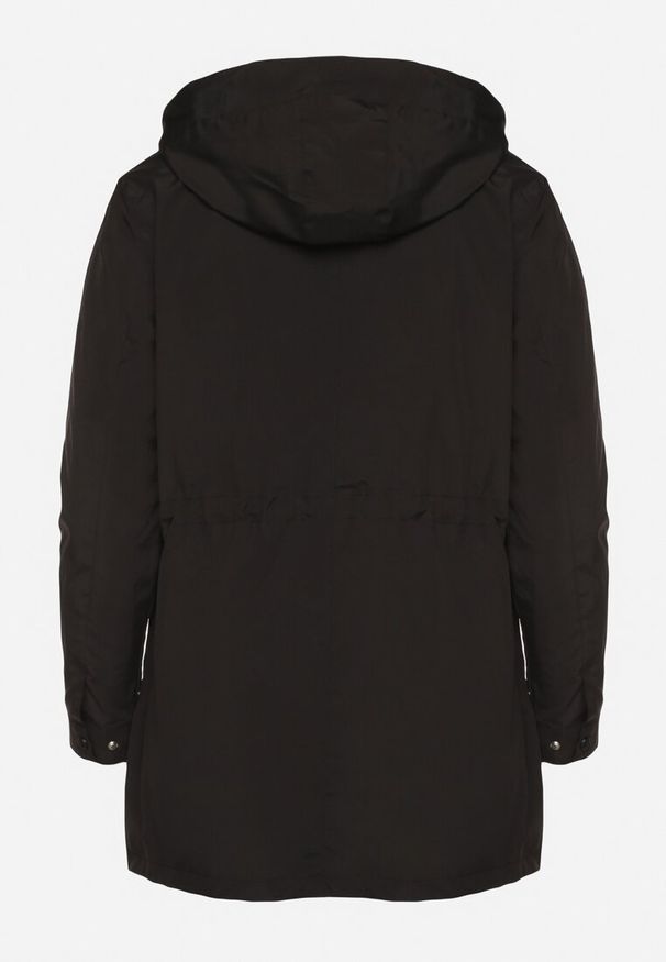 Born2be - Czarna Kurtka Wiatrówka o Kroju Parki z Odpinanym Kapturem Nalinora. Okazja: na co dzień. Kolekcja: plus size. Kolor: czarny. Materiał: dzianina, jeans. Długość rękawa: długi rękaw. Długość: długie. Wzór: aplikacja. Styl: casual, klasyczny, elegancki
