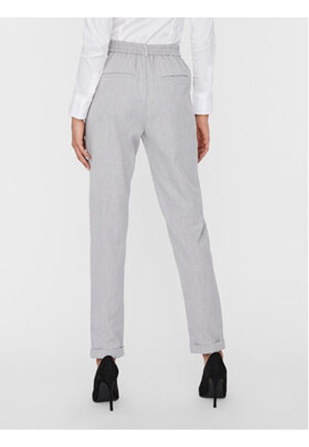 Vero Moda Chinosy Maya 10225280 Szary Regular Fit. Kolor: szary. Materiał: wiskoza