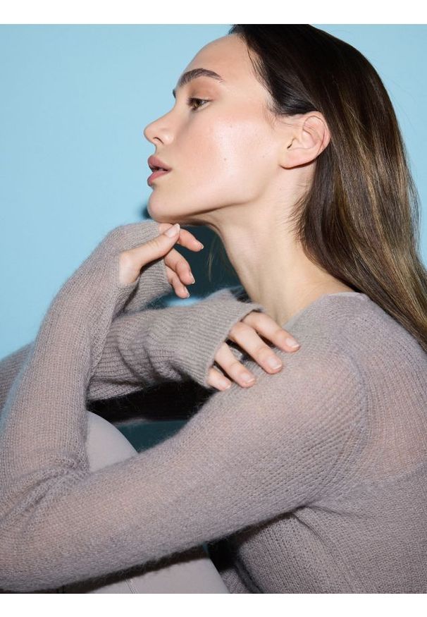 Reserved - Sweter z wełną - beżowy. Kolor: beżowy. Materiał: wełna