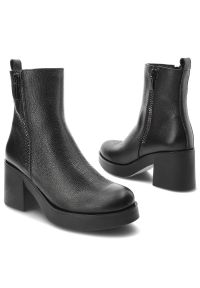 Czarne Botki Lemar Ocieplane Skórzane Buty Na Obcasie. Kolor: czarny. Materiał: skóra. Szerokość cholewki: normalna. Sezon: wiosna, jesień, zima. Obcas: na obcasie. Styl: klasyczny. Wysokość obcasa: średni #6