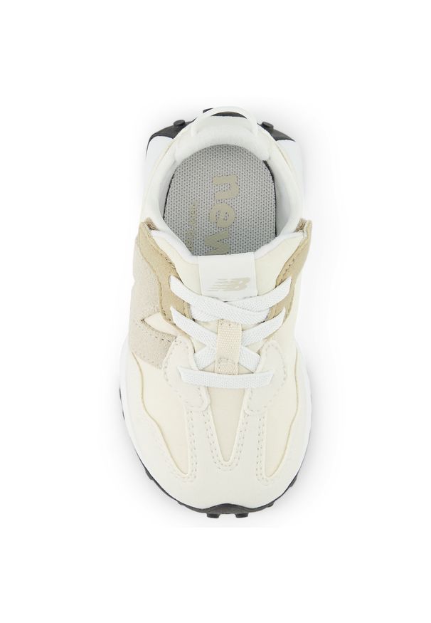 Buty niemowlęce New Balance I3271KA – beżowe. Okazja: na co dzień. Zapięcie: rzepy. Kolor: beżowy. Materiał: zamsz, materiał, syntetyk. Szerokość cholewki: normalna. Wzór: kolorowy