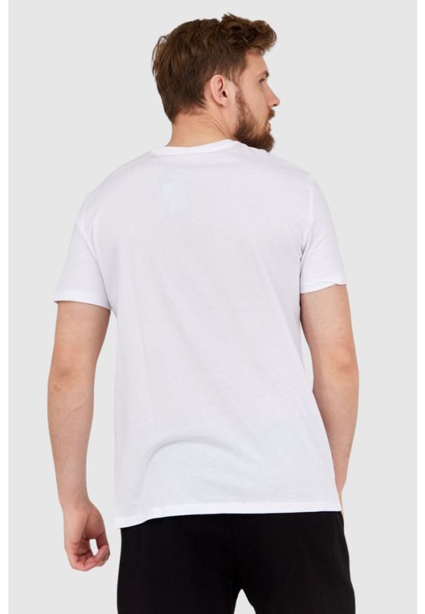 Armani Exchange - ARMANI EXCHANGE Biały t-shirt męski z szarym logo, Rozmiar XXL. Kolor: biały. Materiał: prążkowany