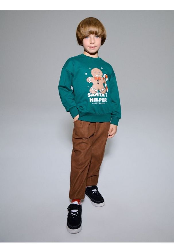 Sinsay - Sztruksowe spodnie jogger z ociepleniem - brązowy. Kolor: brązowy. Materiał: sztruks