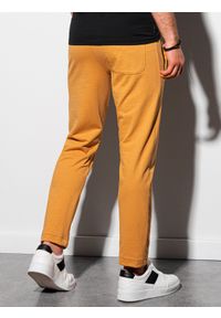 Ombre Clothing - Spodnie męskie dresowe P950 - musztardowe - XXL. Kolor: żółty. Materiał: dresówka. Styl: klasyczny #3