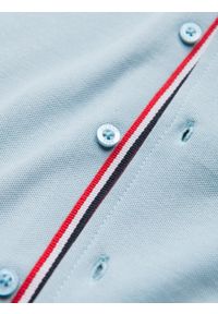 Ombre Clothing - Koszula męska dzianinowa z krótkim rękawem i kolorową stójką – błękitna V3. Typ kołnierza: kołnierzyk stójkowy. Kolor: niebieski. Materiał: dzianina. Długość rękawa: krótki rękaw. Długość: krótkie. Wzór: kolorowy. Styl: sportowy #4
