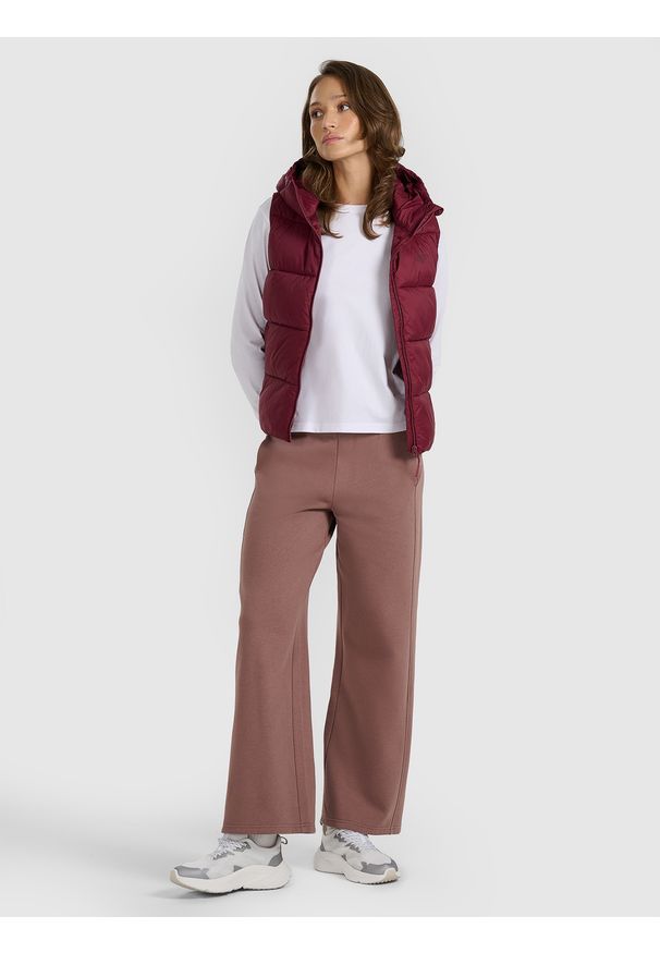 4f - 4F Bezrękawnik puchowy z wypełnieniem syntetycznym damski - czerwony S. Okazja: na co dzień. Kolor: czerwony. Materiał: syntetyk, puch. Długość rękawa: bez rękawów. Sezon: zima. Styl: casual, klasyczny