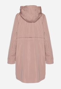 Born2be - Różowa Kurtka Parka Ściągana w Talii z Odpinanym Kapturem Milabra. Kolor: różowy. Materiał: jeans. Styl: sportowy, klasyczny #7