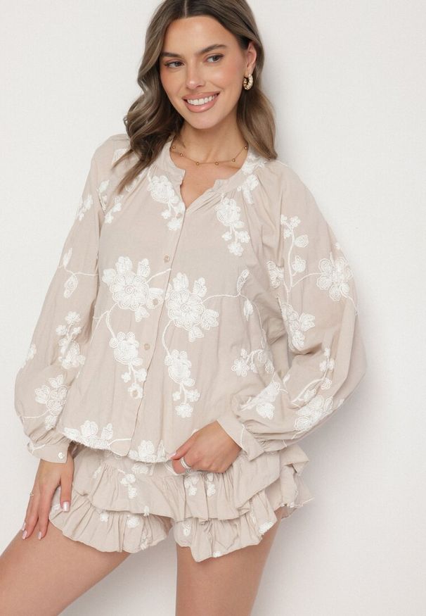 Born2be - Beżowy Bawełniany Komplet Koszula z Szerokimi Rękawami i Spódnico-Spodenki Savrise. Kolor: beżowy. Materiał: bawełna. Wzór: aplikacja