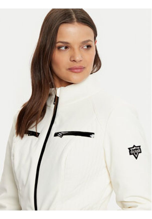 Guess Kombinezon narciarski W4PD1M WH1S0 Écru Regular Fit. Materiał: syntetyk. Sport: narciarstwo