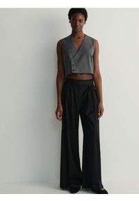 Reserved - Spodnie z ozdobną wstawką - czarny. Kolor: czarny. Materiał: tkanina, wiskoza. Wzór: gładki #1