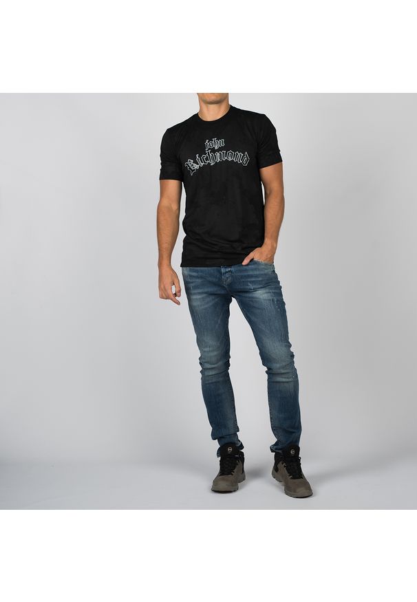 John Richmond T-Shirt "Sebree". Okazja: na co dzień. Materiał: bawełna. Długość rękawa: krótki rękaw. Długość: krótkie. Wzór: nadruk. Styl: casual
