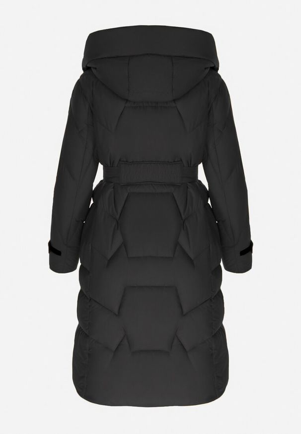 Born2be - Czarna Kurtka z Paskiem i Saszetką Pikowana Długa Phinare. Kolor: czarny. Materiał: materiał. Długość: długie. Wzór: aplikacja