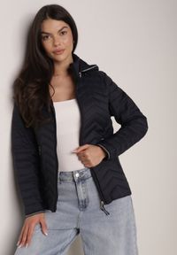 Born2be - Granatowa Pikowana Kurtka Przejściowa z Ozdobną Lamówką przy Kapturze Tidorna. Okazja: na spacer, na co dzień. Kolor: niebieski. Materiał: poliester, jeans. Styl: casual, elegancki #2