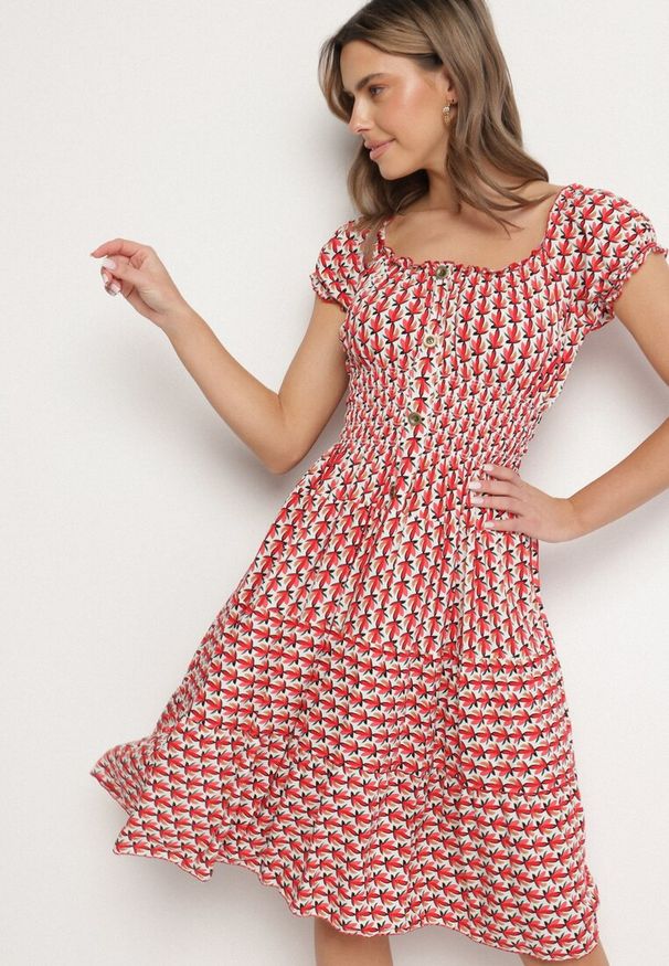 Born2be - Czerwona Sukienka z Bawełny Ozdobiona Guzikami i Bufiastymi Rękawami Ronaria. Okazja: na co dzień. Kolor: czerwony. Materiał: bawełna. Wzór: aplikacja. Sezon: wiosna, lato. Typ sukienki: sportowe. Styl: casual, klasyczny, sportowy