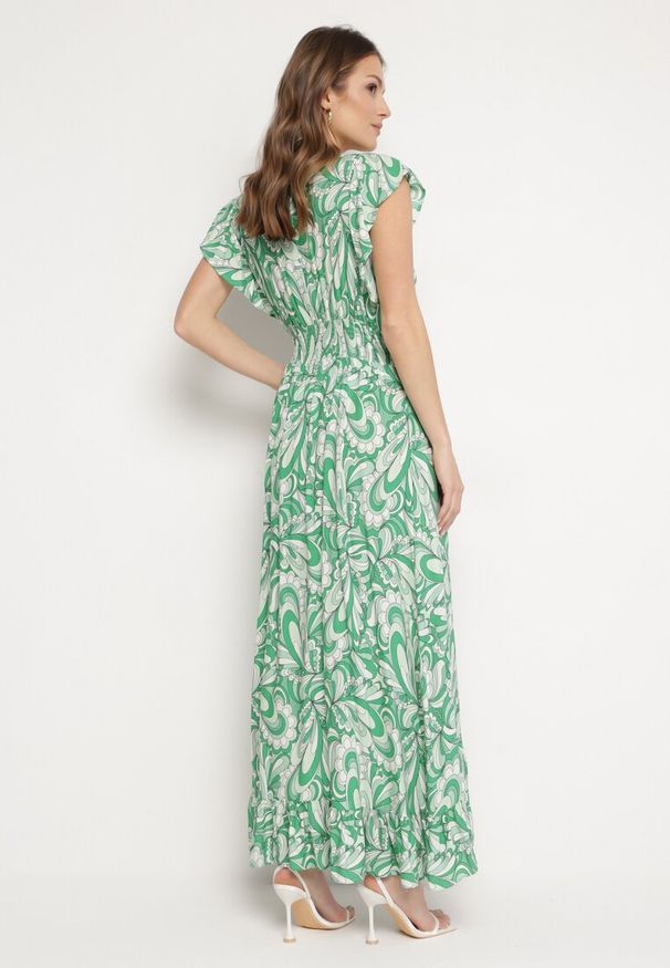 Born2be - Zielona Asymetryczna Sukienka z Gumką w Pasie z Falbankami z Wiskozy Venimra. Typ kołnierza: kołnierz z falbankami. Kolor: zielony. Materiał: wiskoza. Typ sukienki: asymetryczne