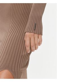 Calvin Klein Sukienka dzianinowa K20K205997 Beżowy Slim Fit. Kolor: beżowy. Materiał: syntetyk