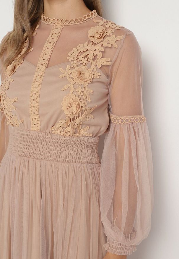 Born2be - Ciemnobeżowa Rozkloszowana Sukienka Tiulową z Koronką Llaudia. Kolor: beżowy. Materiał: tiul, koronka. Wzór: koronka