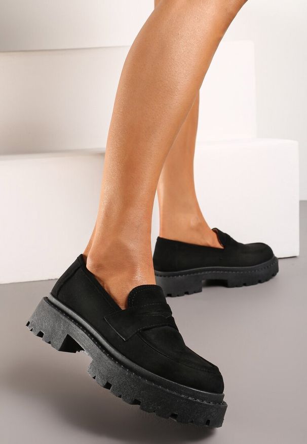 Renee - Czarne Wsuwane Mokasyny Vices na Platformie Dionela. Okazja: na co dzień. Zapięcie: bez zapięcia. Kolor: czarny. Materiał: jeans, koronka. Sezon: jesień. Obcas: na platformie. Styl: casual, klasyczny