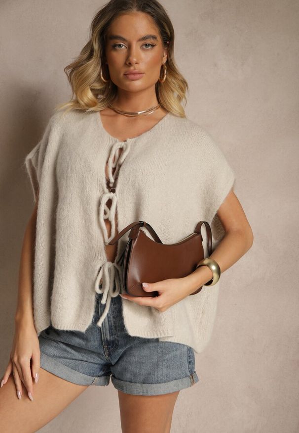 Renee - Beżowa Narzutka Kamizelka Wiązana z Przodu z Domieszką Moheru Vikelira. Okazja: na co dzień. Kolor: beżowy. Materiał: moher. Styl: elegancki, casual