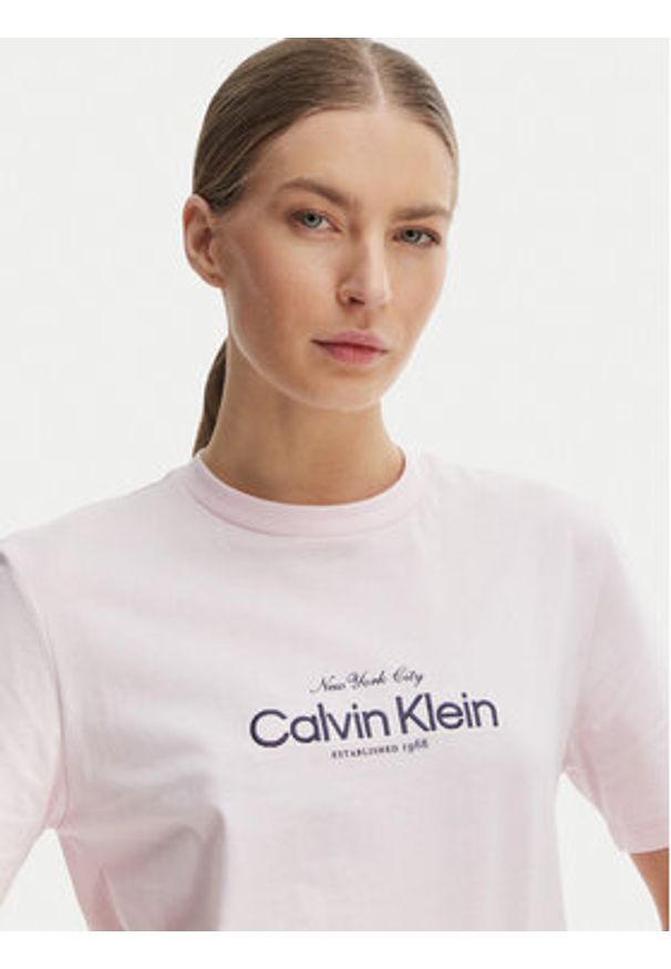 Calvin Klein Jeans T-Shirt NYC Logo LV047F810G Różowy Classic Fit. Kolor: różowy. Materiał: bawełna