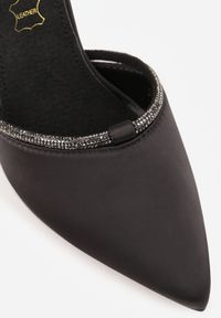 Born2be - Czarne Satynowe Szpilki Vices ze Skórzaną Wkładką Zdobione Cyrkoniami Lizzira. Okazja: na ślub cywilny, na wesele, na imprezę. Zapięcie: sprzączka. Kolor: czarny. Materiał: satyna, skóra. Wzór: aplikacja. Obcas: na szpilce. Styl: elegancki. Wysokość obcasa: średni #5