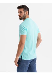 Ombre Clothing - Polo koszulka z bawełnianej dzianiny pique – błękitna V2 - Rozmiar: S. Okazja: na co dzień. Typ kołnierza: polo. Kolor: niebieski. Materiał: bawełna, dzianina. Długość rękawa: krótki rękaw. Długość: krótkie. Wzór: haft. Styl: casual, elegancki #10