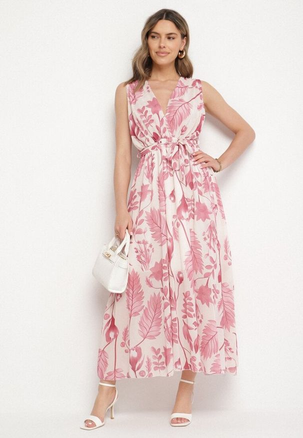 Born2be - Różowa Kopertowa Sukienka z Wiskozą z Wiązanym Paskiem Nativire. Okazja: na co dzień. Typ kołnierza: dekolt w serek. Kolor: różowy. Materiał: wiskoza. Typ sukienki: kopertowe. Styl: klasyczny, casual, elegancki