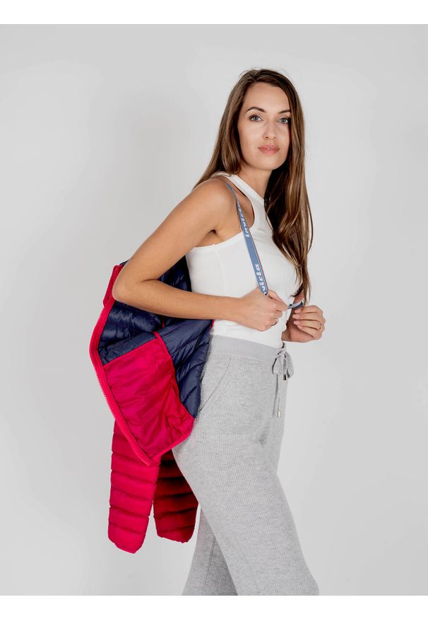 Invicta Kurtka "Down Jacket" | 4431449 | Kobieta | Różowy. Okazja: na co dzień. Typ kołnierza: kaptur. Kolor: różowy. Materiał: poliamid. Wzór: aplikacja. Styl: casual
