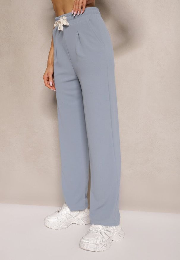 Renee - Niebieskie Spodnie High Waist z Prostą Nogawką i Gumką w Pasie Fadesa. Okazja: na co dzień. Stan: podwyższony. Kolor: niebieski. Styl: casual