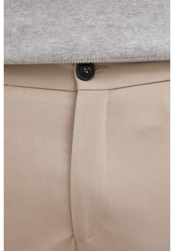 Selected spodnie męskie kolor beżowy w fasonie chinos. Okazja: na co dzień. Kolor: beżowy. Materiał: materiał, poliester, bawełna, tkanina. Styl: casual