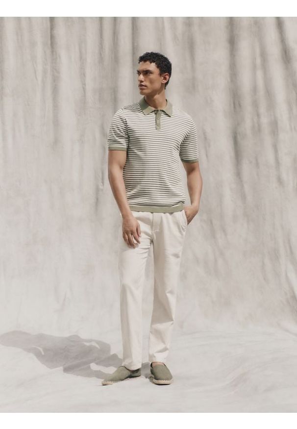 Reserved - Sweter polo z wiskozą - zielony. Typ kołnierza: polo. Kolor: zielony. Materiał: wiskoza