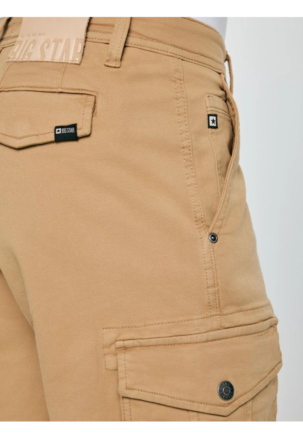 Big-Star - Szorty męskie z kieszeniami cargo beżowe Morrise 801. Okazja: na co dzień. Kolor: beżowy. Materiał: elastan, materiał, bawełna. Styl: sportowy, casual