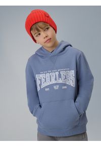 4f - 4F Bluza dresowa regular z kapturem chłopięca - niebieska 146 (10-11 lat). Okazja: na co dzień. Typ kołnierza: kaptur. Kolor: niebieski. Materiał: dresówka. Sezon: lato. Styl: klasyczny, casual #1