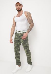 Born2be - Ciemnozielone Spodnie Bojówki z Naszytymi Kieszeniami i Paskiem Siavera. Kolor: zielony. Wzór: aplikacja. Styl: militarny #3