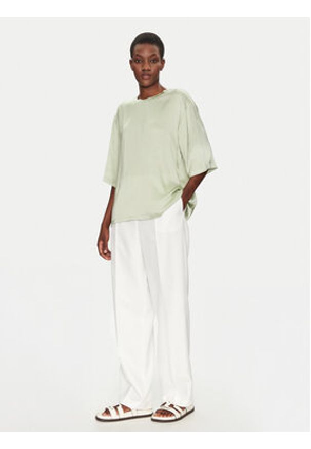 ViCOLO Bluzka TD0013 Zielony Relaxed Fit. Kolor: zielony. Materiał: wiskoza
