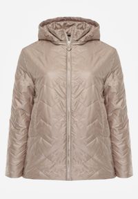 Born2be - Ciemnobeżowa Pikowana Kurtka Przejściowa o Prostym Kroju z Kapturem Vimoris. Okazja: na spacer, na co dzień. Typ kołnierza: kaptur. Kolekcja: plus size. Kolor: beżowy. Materiał: poliester, jeans. Styl: casual, elegancki #1