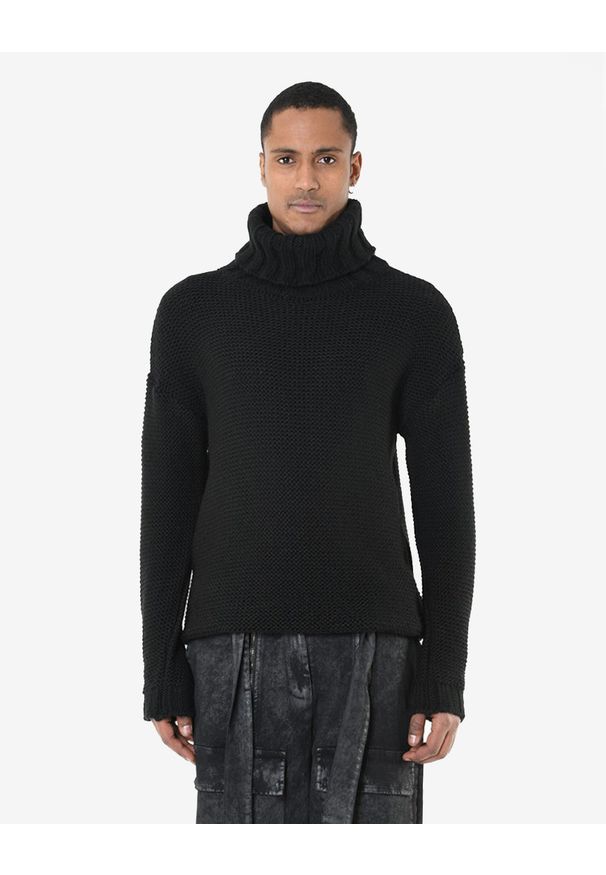 La Haine Inside Us Sweter | LM278 | Mężczyzna | Czarny. Okazja: na co dzień. Typ kołnierza: golf. Kolor: czarny. Materiał: poliester, wełna. Wzór: jednolity. Styl: elegancki, casual