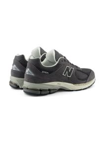 Sneakersy unisex New Balance M2002RFL. Kolor: szary. Materiał: skóra, guma. Szerokość cholewki: normalna