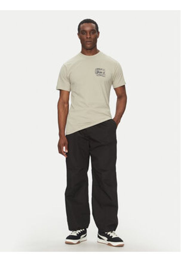Vans T-Shirt Next Stop VN000NHPZUJ1 Beżowy Regular Fit. Kolor: beżowy. Materiał: bawełna